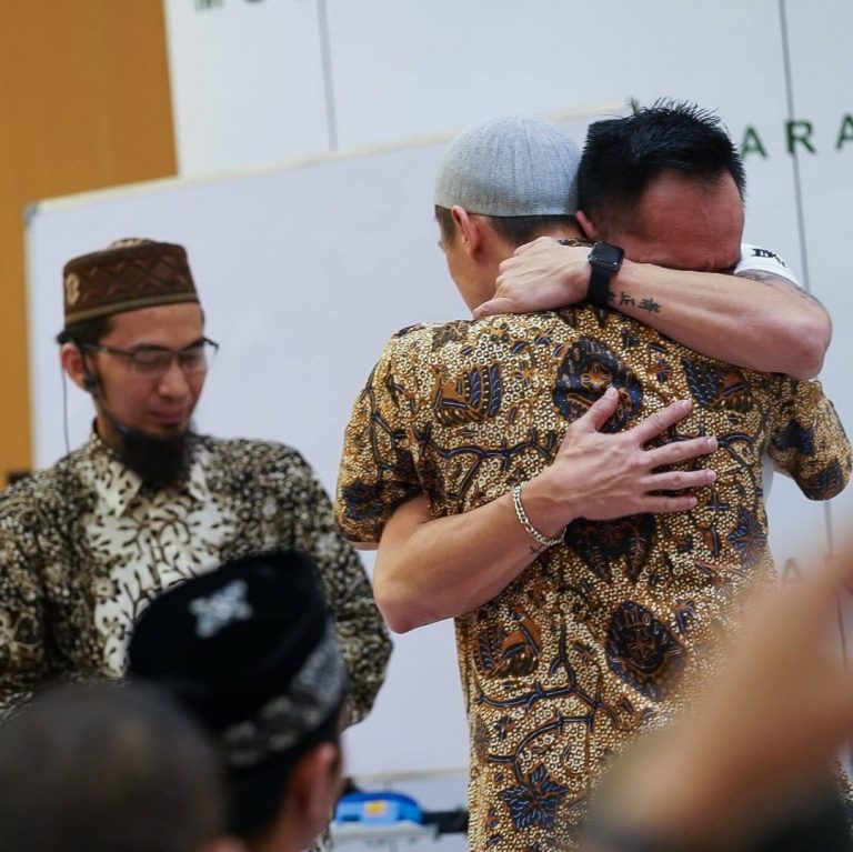 Kakak Ustadz Felix Siau masuk Islam