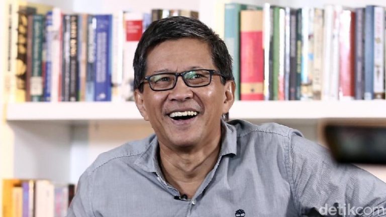 Rocky Gerung: Bila Istana Gaji Buzzer, Tak Ada Lagi Alasan Basmi Hoax