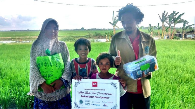 Ramadhan Bahagia Jufi Salurkan 125 Paket Pangan Lebaran dan 200 Paket Takjil