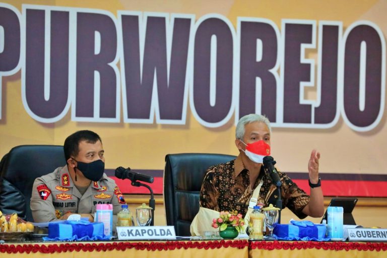 WADAS, MEMBONGKAR TOPENG JAHAT PEMIMPIN PENCITRAAN