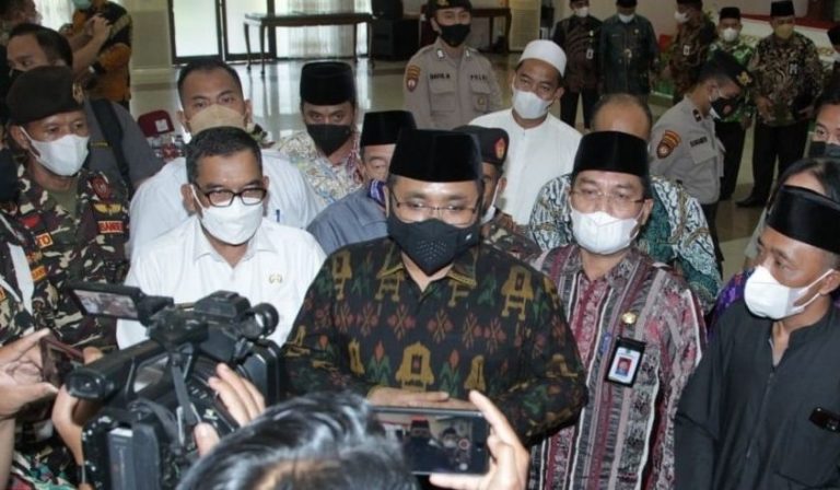 PECAT DAN ADILI YAQUT