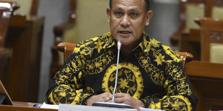 PECAT FIRLI ATAU BUBARKAN KPK
