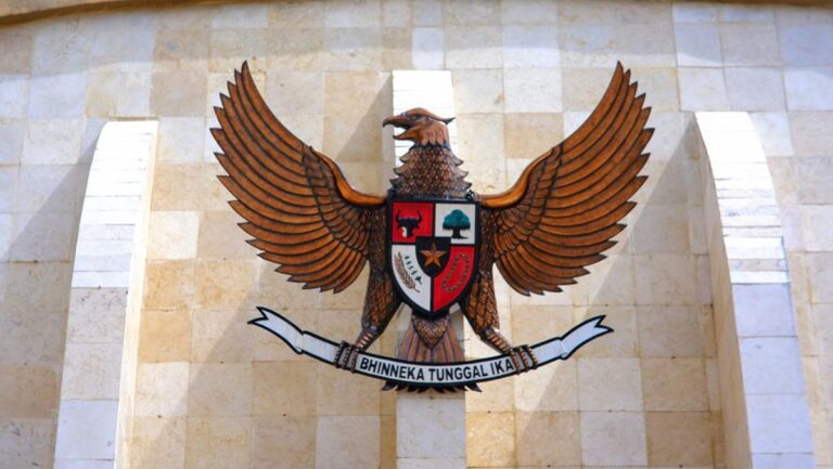 MELURUSKAN SEJARAH PANCASILA