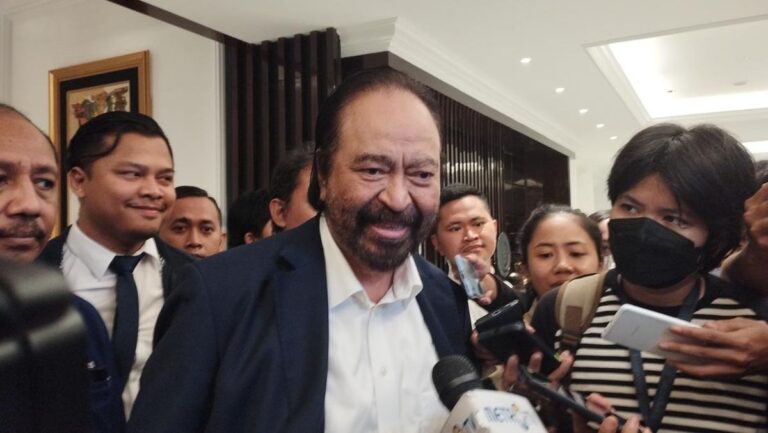 Refleksi Imajiner Surya Paloh