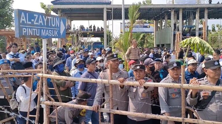PAGAR BETIS KEPUNG AL ZAYTUN