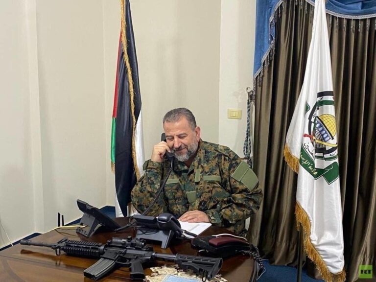 Shôlih Al-‘Arûrî, Ketua Biro Politik Hamas untuk Al-Jazeera: kami akan terus lanjutkan perjuangan kami sampai kami dapat kebebasaan kami